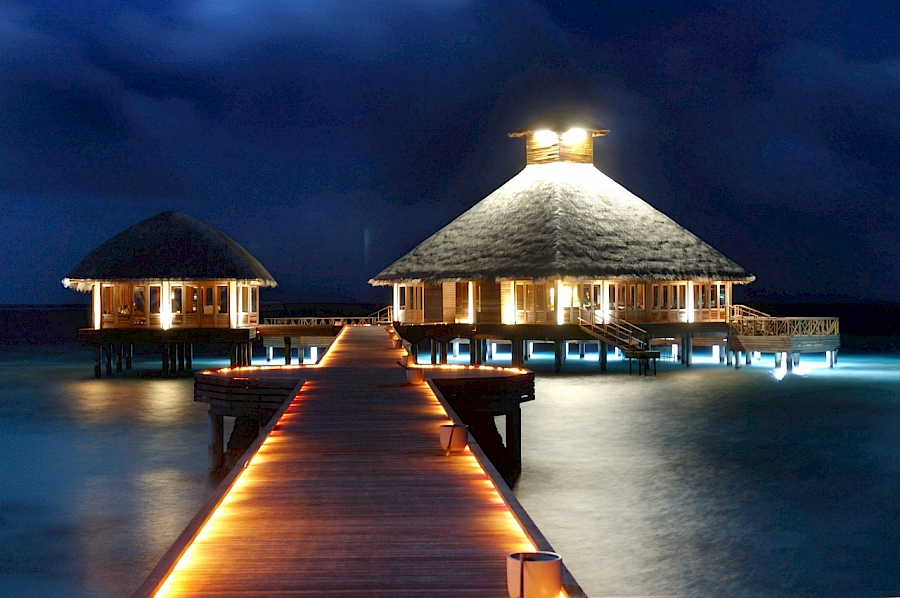 LUXE REIZEN  - TRAVEL IN LUXURY - LUXURY IS TRAVELLING  MALEDIVEN_HUVAFEN FUSHI - MALEDIVEN