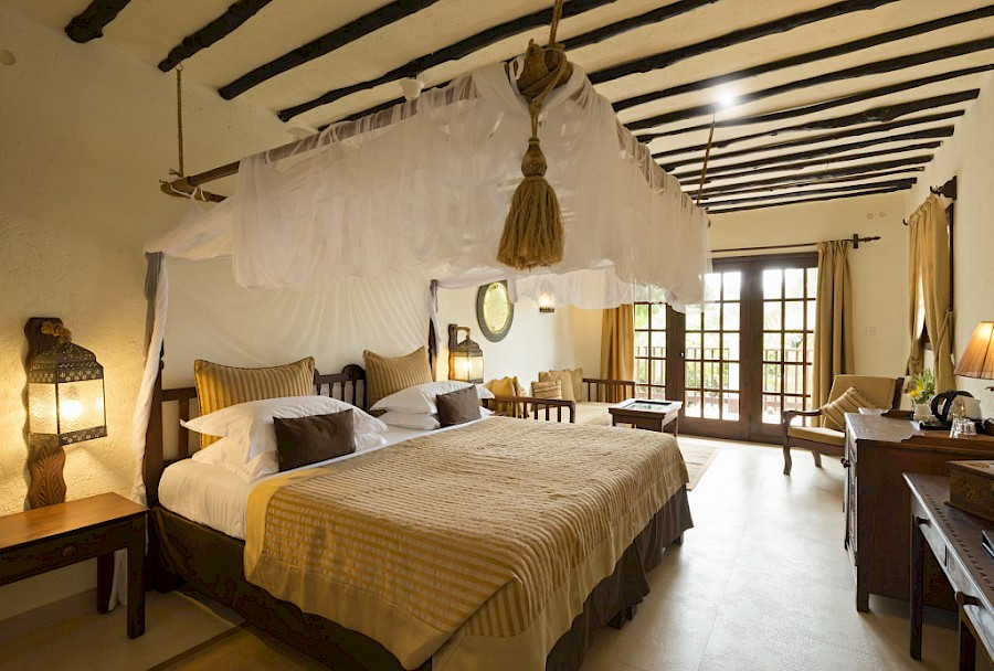 LUXE REIZEN  - TRAVEL IN LUXURY - LUXURY IS TRAVELLING  ZANZIBAR_BAREFOOT LUXURY**BREEZES BEACH CLUB & SPA - LUXE REIZEN ZANZIBAR