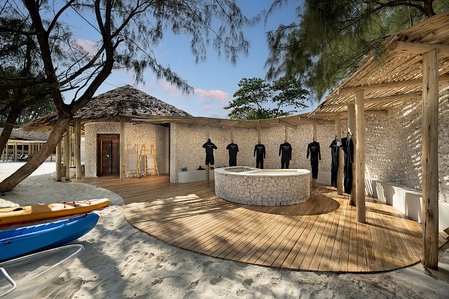 LUXE REIZEN  - TRAVEL IN LUXURY - LUXURY IS TRAVELLING  ZANZIBAR_LUXE REIZEN ZANZIBAR - TANZANIA**&BEYOND MNEMBA ISLAND LODGE