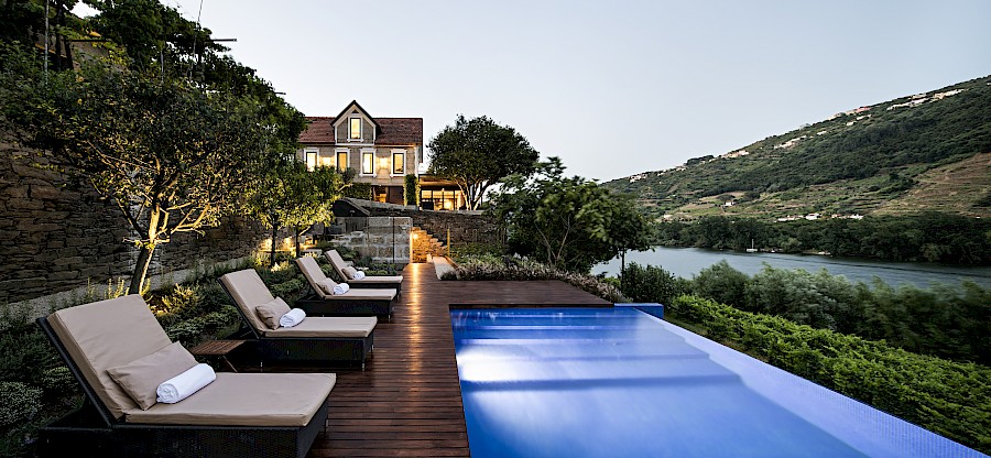 LUXE REIZEN  - TRAVEL IN LUXURY - LUXURY IS TRAVELLING  PORTUGAL_LUXE REIZEN PORTUGAL, DOURO VALLEI**QUINTA DE S.BERNARDO WINERY & FARMHOUSE
