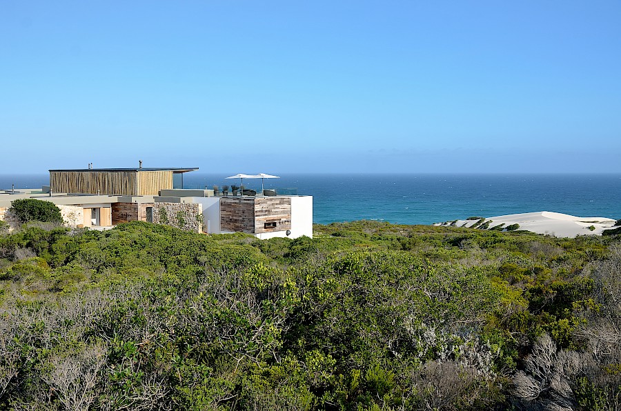 LUXE REIZEN  - TRAVEL IN LUXURY - LUXURY IS TRAVELLING  ZUID-AFRIKA_LUXE REIZEN ZUID-AFRIKA**MORUKURU BEACH LODGE - DE HOOP NATURE RESERVE