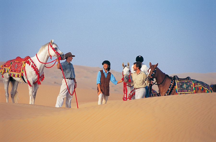 LUXUSREISEN - TRAVEL IN LUXURY  DUBAI & ABU DHABI_LUXUSRUNDREISEN DUBAI**CAMELS & FERRARIS