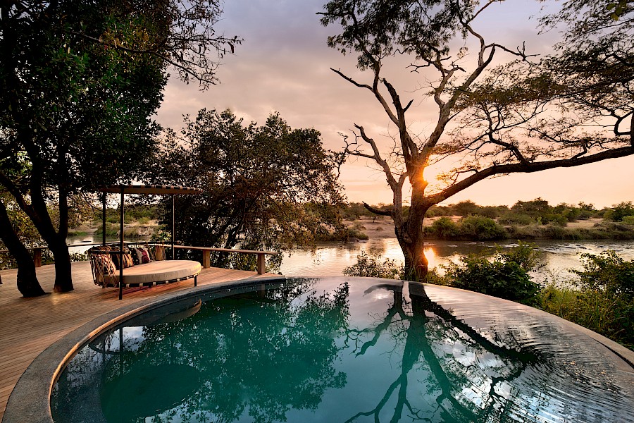 LUXE REIZEN - TRAVEL IN LUXURY - LUXURY IS TRAVELLING TANZANIA_LUXE SAFARI TANZANIA**GRUMETI SERENGETI RIVER LODGE - TANZANIA