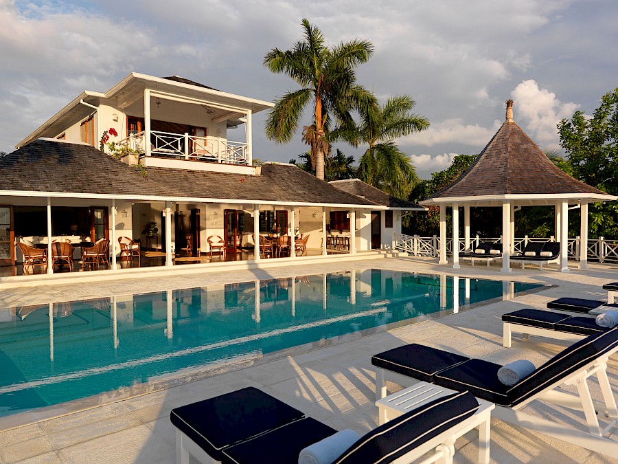 LUXE REIZEN - TRAVEL IN LUXURY - LUXURY IS TRAVELLING JAMAICA_LUXE REIZEN JAMAICA**ROUND HILL HOTEL & VILLAS